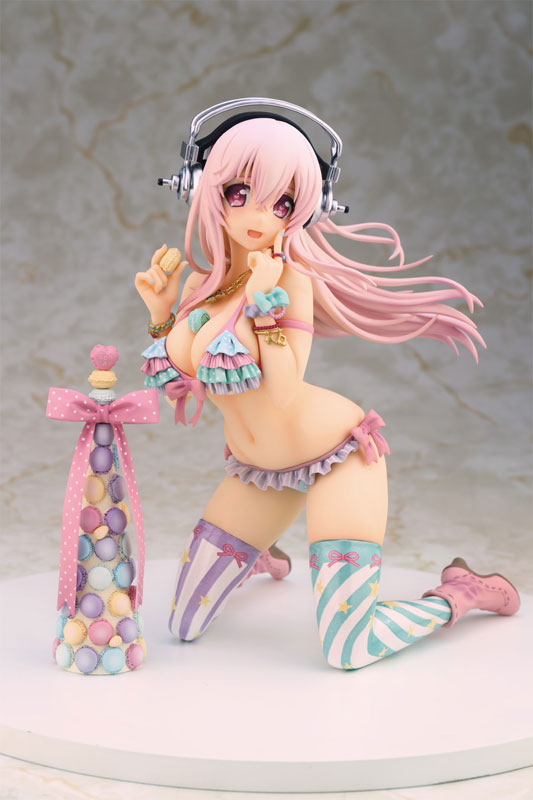 Super Sonico with Macaron Tower 1/7 Complete Figure 2