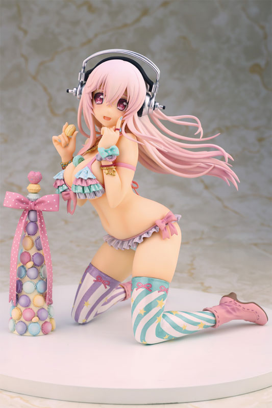 Super Sonico with Macaron Tower 1/7 Complete Figure 3