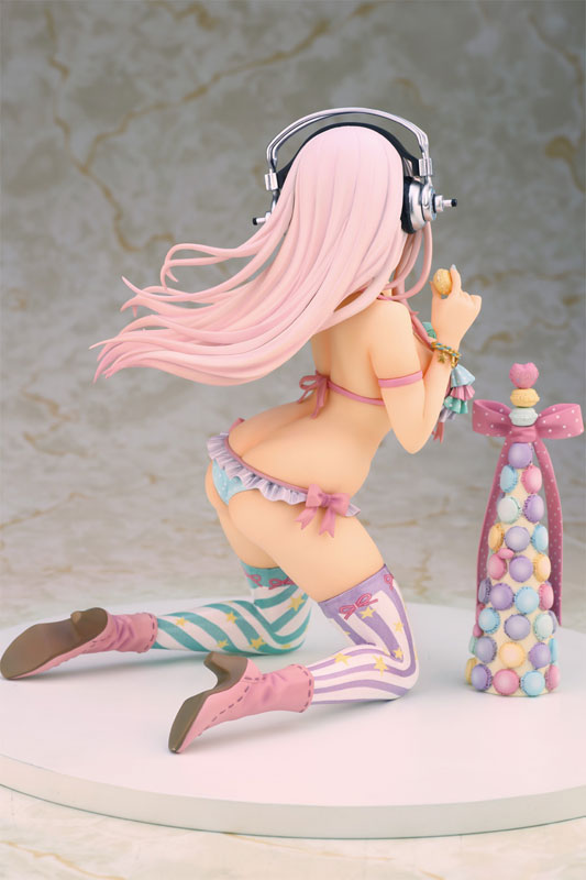 Super Sonico with Macaron Tower 1/7 Complete Figure 5