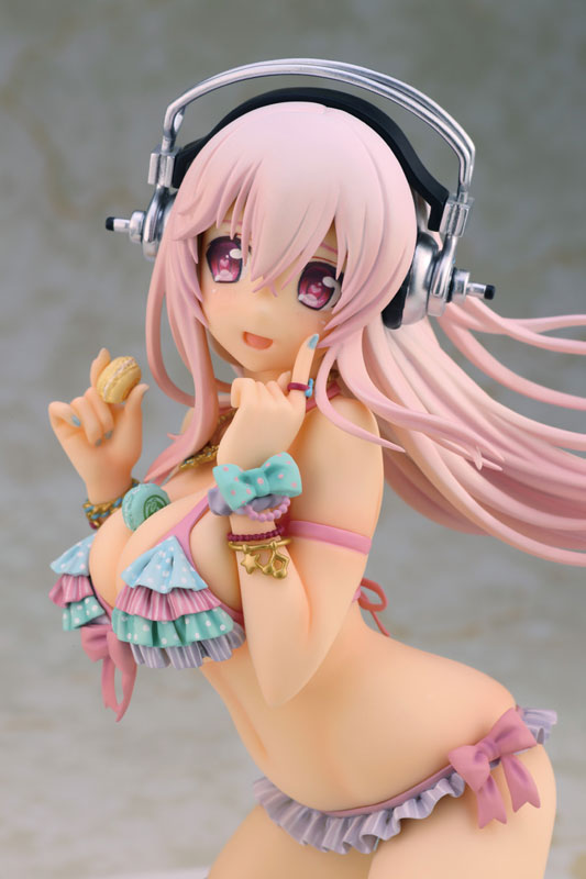 Super Sonico with Macaron Tower 1/7 Complete Figure 8