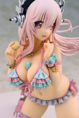 Super Sonico with Macaron Tower 1/7 Complete Figure